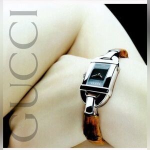 Gucci Vintage Women's Silver Watch with Brown Bamboo Strap 🤎